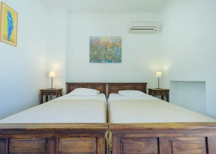 Willa Trochalo Stoúpa